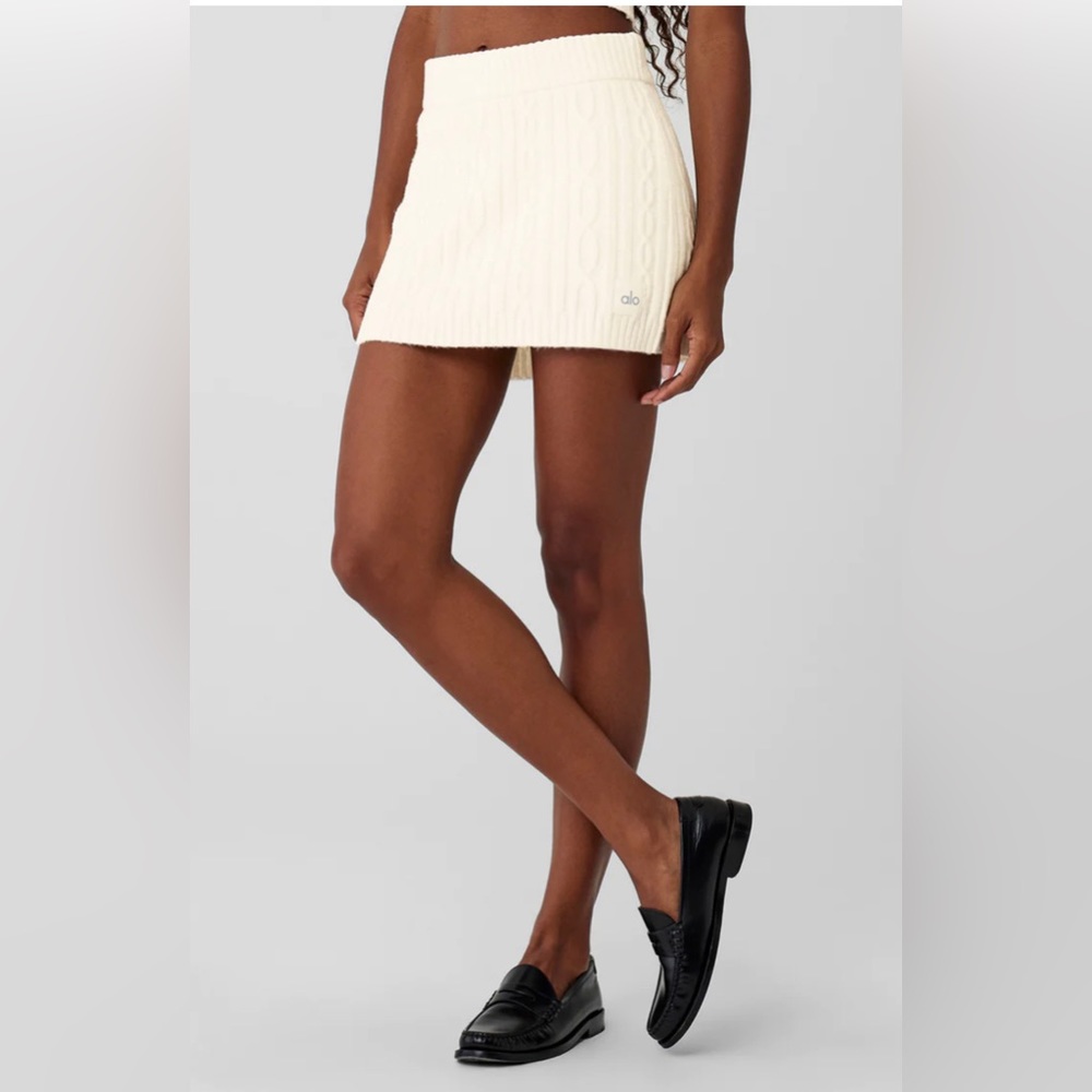Alo Cable Knit Winter Bliss Mini Skirt. 99% new, size XS